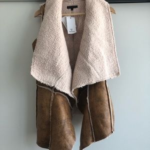NWT ❄️ Beautiful faux suede and wool open vest